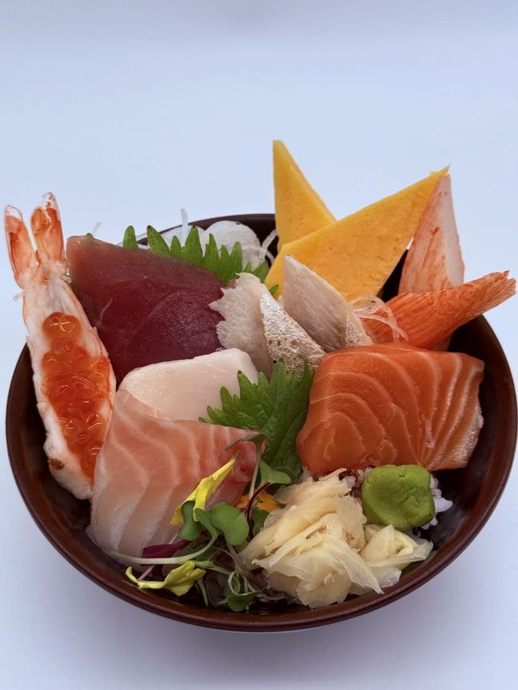 Chirashi bowl with fresh sashimi at Fukuoka Sushi Houston